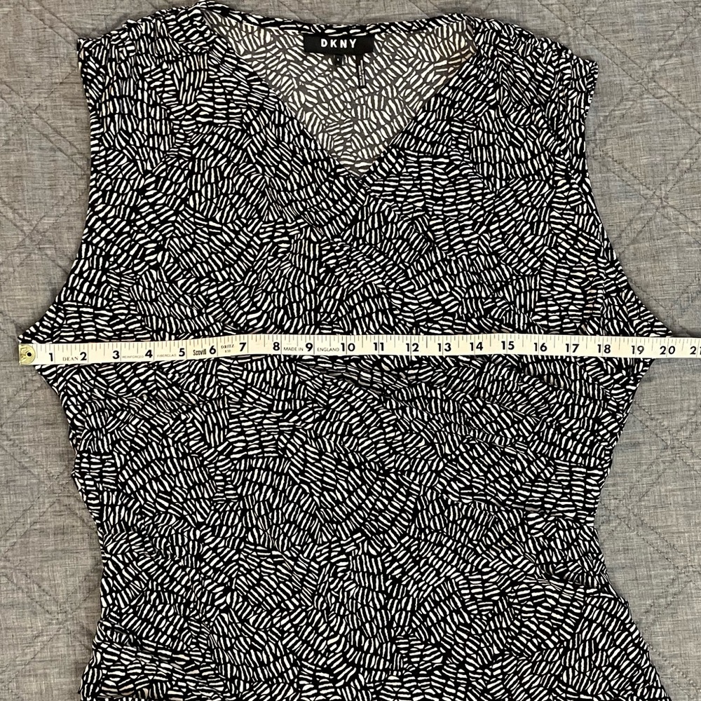 DKNY Women's Sleeveless Shirt Black White Tank Top Women’s Size Large - Picture 5 of 7